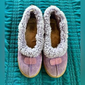 UGG Women’s Sheepskin Lined Hard Sole Slippers Purple Size 7